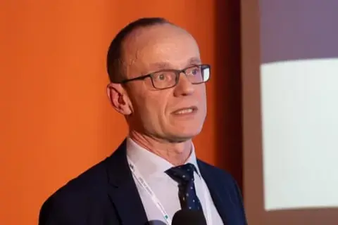 Gdzie przyjmuje dr hab n med Mariusz Stasiołek w Łodzi? Sprawdź adresy