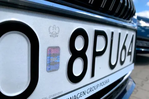 Przerejestrowanie auta: Czy tablice są potrzebne? Oszczędź 80 zł!