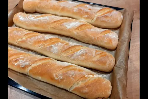 Jak zrobić bagietkę w piekarniku - prosty przepis na idealne pieczywo