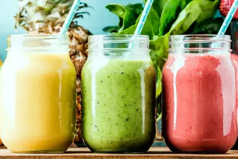 Bebidas para perder grasa: Desmonta mitos y acelera tu meta