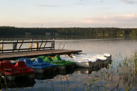 Jezioro Białe Augustowskie: Jak zaplanować idealny wypoczynek?
