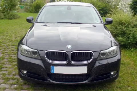 Kontrolki BMW E90 - co oznaczają i jak uniknąć poważnych usterek