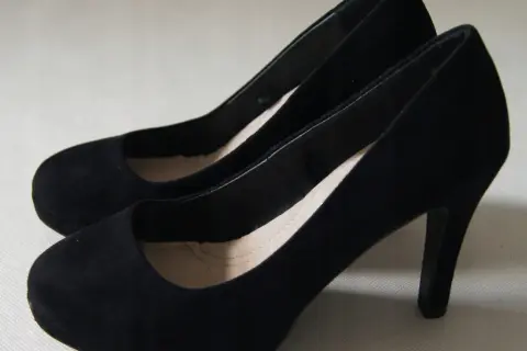Buty wide fit co to znaczy i dlaczego warto je wybrać dla wygody stopy