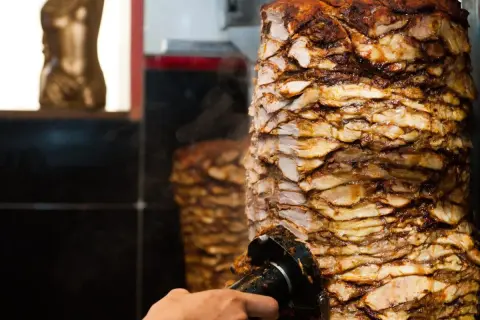 Kebab: Turecki czy niemiecki? Odkryj zaskakujące korzenie