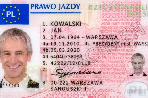 Ile trwa produkcja prawa jazdy? Sprawdź status krok po kroku!