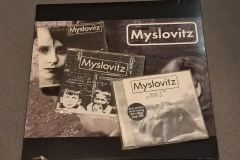 Kolekcja płyt Myslovitz: "Krótka piosenka", "Maj" i inne.