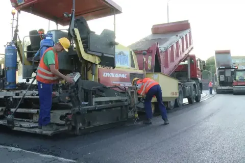 Asfalt z czego jest zrobiony? Odkryj jego skład i pochodzenie