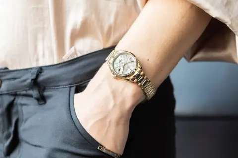 Zegarek damski Roxy – eleganckie modele, które zachwycają stylem