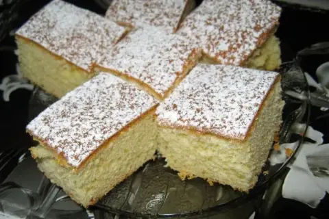 Pyszne ciasto jogurtowe z mąki kukurydzianej - bezglutenowy przepis