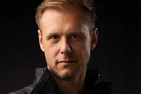 Armin van Buuren, ikona trance, gotowy na kolejne niezapomniane Armin van Buuren koncerty.