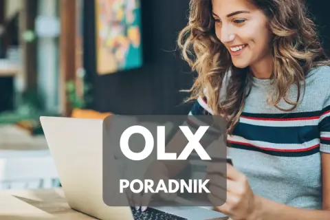 Uśmiechnięta kobieta korzysta z laptopa, ucząc się, jak kupować na OLX. Na ekranie widnieje napis "OLX PORADNIK".