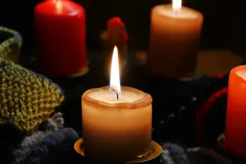 Jaki jest kolor szat liturgicznych w adwencie i jego znaczenie