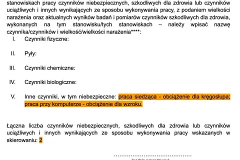 Opis warunków pracy uwzględnia czynniki niebezpieczne, np. pracę siedzącą obciążającą kręgosłup. Informacje te są istotne, zanim można podpisać umowę o pracę.