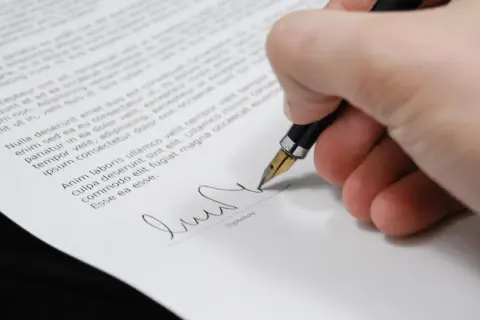 Na czym polega odstąpienie leasingu i jakie są jego konsekwencje?