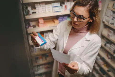 Farmacja praca po studiach: najlepsze możliwości kariery i wynagrodzenia