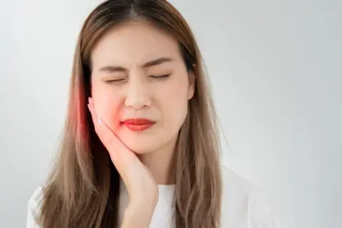 Ból zęba: Szybka ulga w domu i kiedy natychmiast do dentysty?