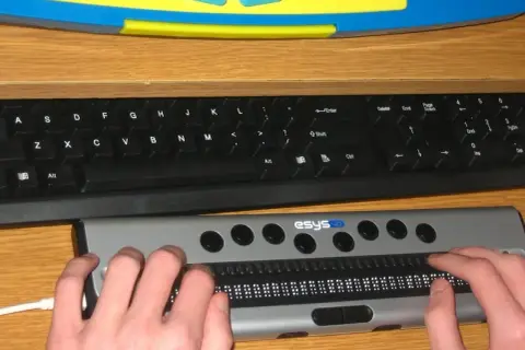 Najlepsze laptopy dla niewidomych - wybierz idealny model dla siebie