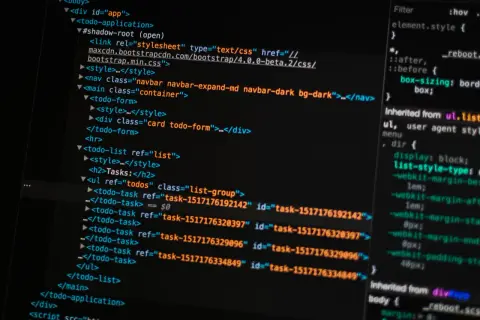 Pogrubianie tekstu w HTML/CSS: 3 metody, SEO i błędy do uniknięcia