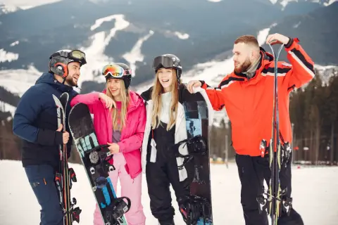 Co jest szybsze narty czy snowboard? Odkryj różnice w prędkości