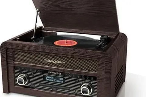 Retro radio z odtwarzaczem CD i gramofonem – idealne połączenie stylu i dźwięku