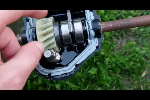 Jak przenieść napęd z silnika kosiarki? Poradnik DIY