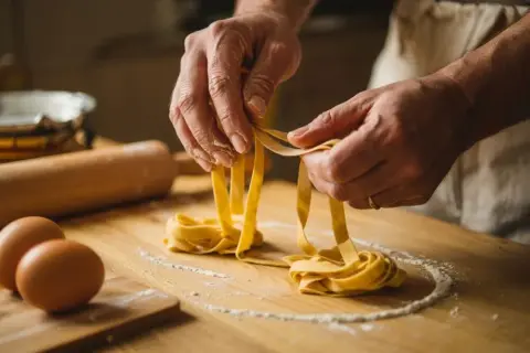 Domowe tagliatelle: przepis na makaron, który zawsze wychodzi!