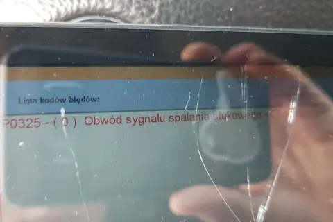 Błąd P0325: Obwód sygnału czujnika spalania stukowego.