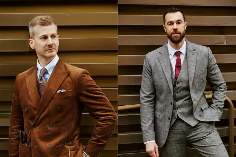 Zwei Männer in Anzügen. Der linke trägt einen braunen Cord-Sakko, der rechte einen grauen Tweed-Anzug. Was ist ein Revers? Hier sieht man es!