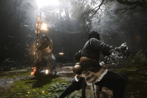 Wukong im Kampf gegen einen feurigen Gegner im Wald. Ein epischer Moment aus Black Myth: Wukong.
