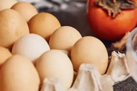 Czy jajka odchudzają? Odkryj, jak wpływają na dietę i wagę