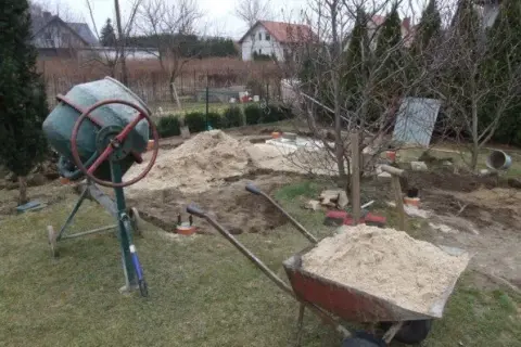 Jaka betoniarka na worek cementu - wybierz najlepszą opcję dla siebie