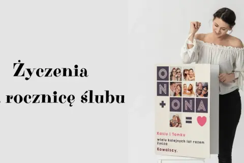 Kobieta z radością prezentuje kartkę z życzeniami na 6 rocznicę ślubu, ozdobioną zdjęciami pary i napisem "On + Ona = Miłość".