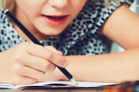 Kto diagnozuje dysleksję? Sprawdź, jak uzyskać pomoc specjalistów
