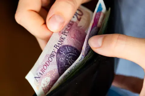 Ile zarabia elektryk na statku? Zaskakujące różnice w wynagrodzeniach