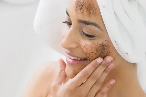 Peeling enzymatyczny: Idealny dla wrażliwej cery? Sprawdź!