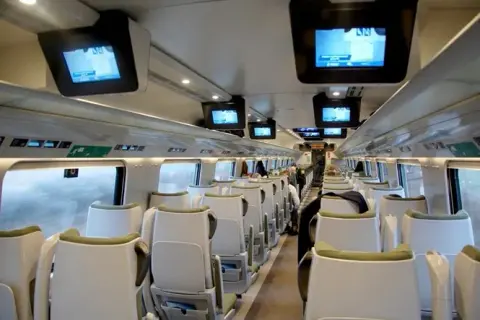 Pociąg EIP co to znaczy? Odkryj zalety podróży Pendolino