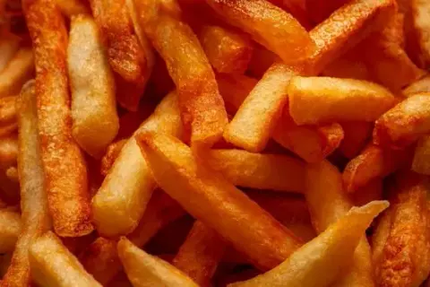 Frytki jak z restauracji? Chrupiące domowe frytki: przepis!