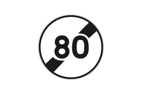 Panneau rond blanc avec bordure noire, barré de deux bandes noires diagonales. Le chiffre 80 est inscrit en noir. C'est la fin de limitation de vitesse.