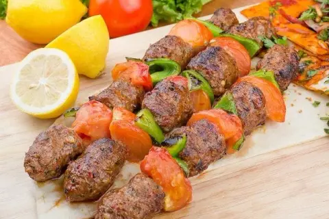 Ile kcal ma duży kebab? Zaskakujące fakty o kaloryczności