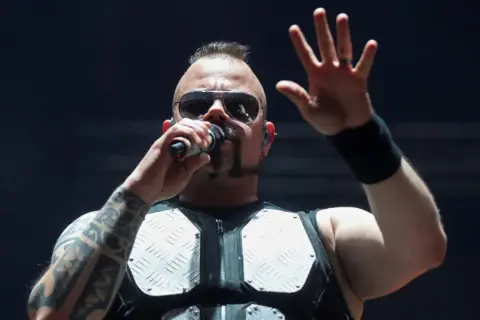 Koncert Sabaton: Ile trwa? Planuj wieczór bez niespodzianek!