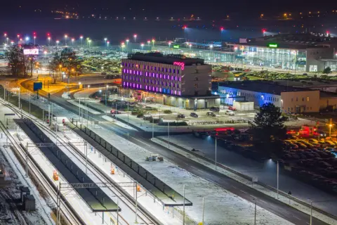 Najlepsze sposoby dojazdu z Katowic na lotnisko Pyrzowice - uniknij problemów z transportem