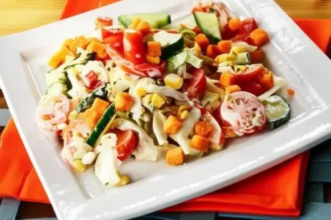Sałatka z tortellini: 5 przepisów, które zachwycą każdego!