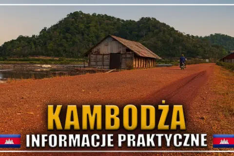 Krajobraz Kambodży: czerwona ziemia, drewniane chaty, wzgórza i człowiek na motorze. Powierzchnia kraju zachwyca.
