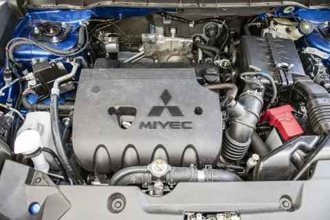 Silnik MIVEC w Mitsubishi ASX. Wiele osób szuka mitsubishi asx opinie, a ten silnik to serce tego SUV-a.