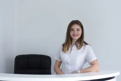 Czy sekretarka medyczna to zawód medyczny? Sprawdź kontrowersje i fakty