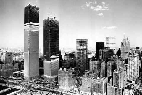 Kiedy wybudowano World Trade Center? Odkryj fascynującą historię budowy