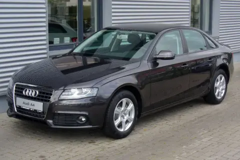Audi A4: Jaka pojemność baku? Pełne dane dla każdej generacji!