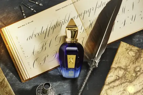 Perfum Xerjoff More Than Words, pióro i księga kaligrafii. Inspiracja do tworzenia historii.