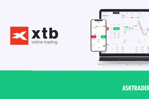 Logo XTB i ekrany laptopa i telefonu z wykresem giełdowym pokazują, na czym zarabia XTB – na handlu online.