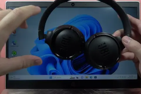 JBL Tune 500BT: Parowanie z telefonem, laptopem, TV. Rozwiąż problemy!